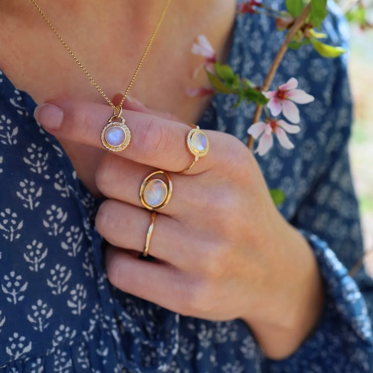 Gold Antiquarian Necklace with Moonstone