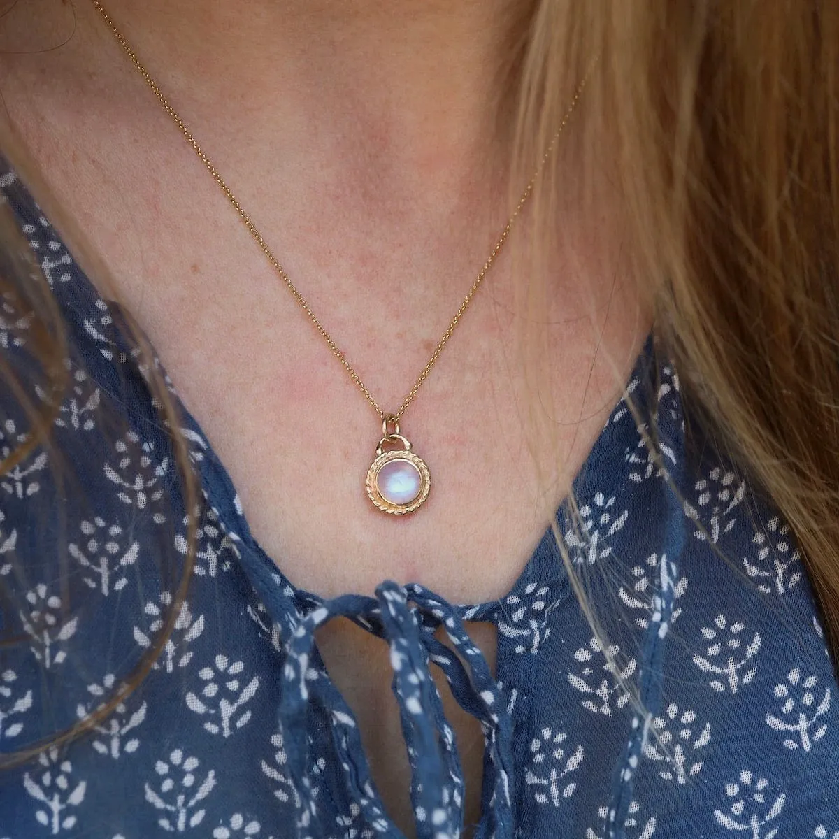 Gold Antiquarian Necklace with Moonstone