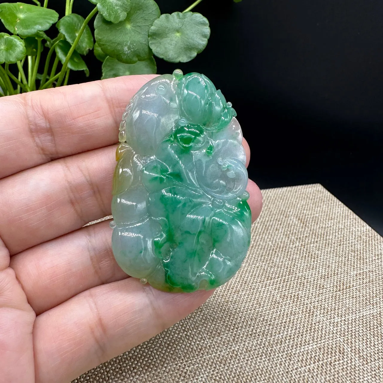 RealJade® High-End Jadeite Jade Fish Pendant Necklace ( Collectibles )