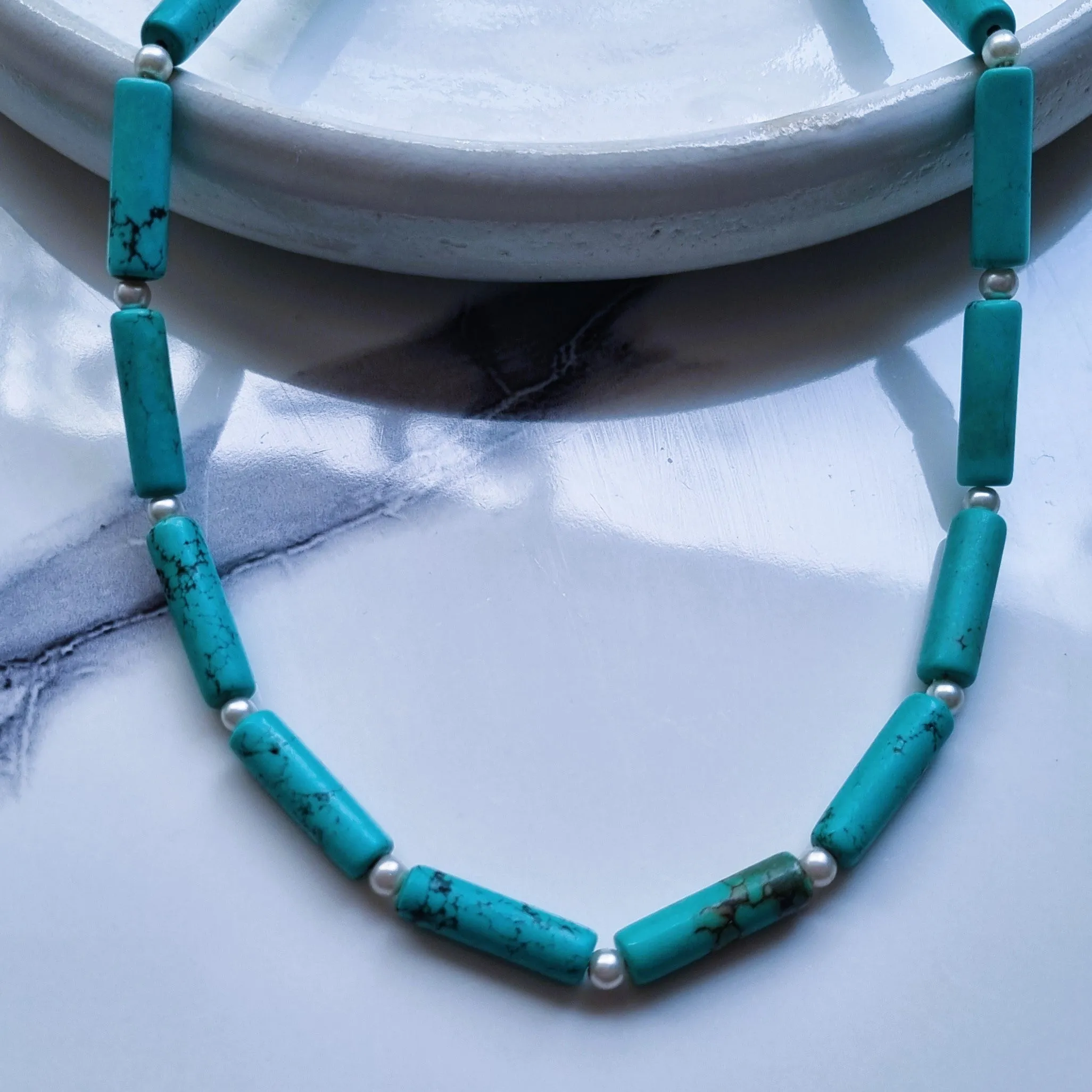 Turquoise howlite & pearl's necklace